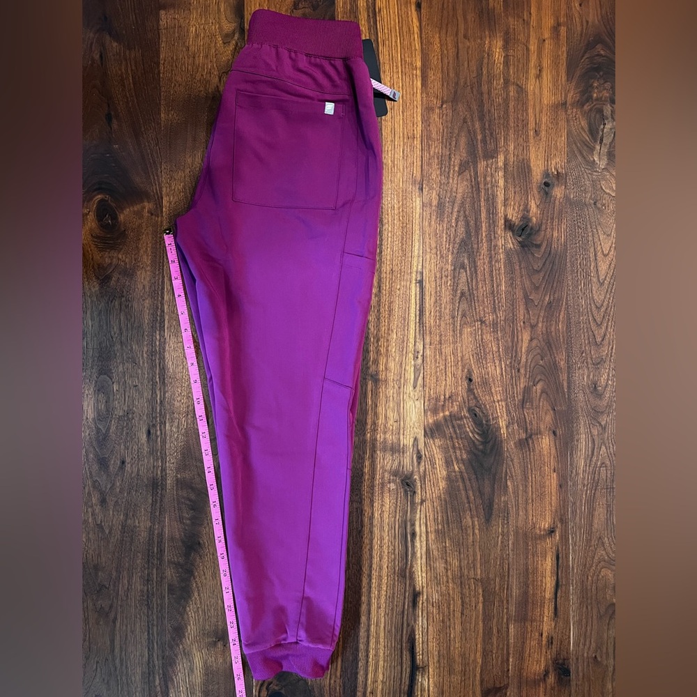 Fabletics Scrub Set - Picture 3 of 3